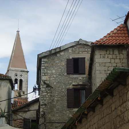 ルームズ ロソ トロギール